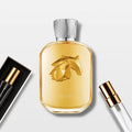 תקריב על פקק ומתז הדיקנט של בושם Eragon (ארגון) Parfums de Marly יוניסקס, לפיזור יעיל, חסכוני ומדויק של הניחוח המרוכז.